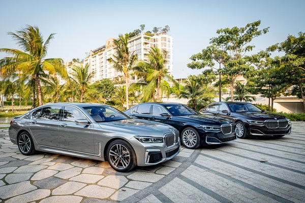 Xe sang "đổ bộ" về Việt Nam: Người tiêu dùng có được hưởng lợi?