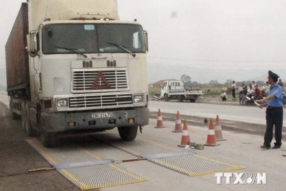 Chở quá tải 100%, lái xe bị phạt 61 triệu đồng và tước giấy phép lái xe 3 tháng