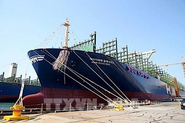 Tàu container lớn nhất thế giới đi vào hoạt động