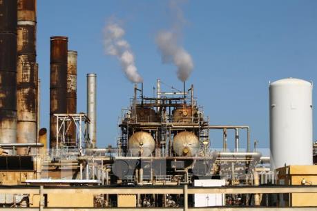 Giá dầu Mỹ thu hẹp đà giảm trong phiên 28/4