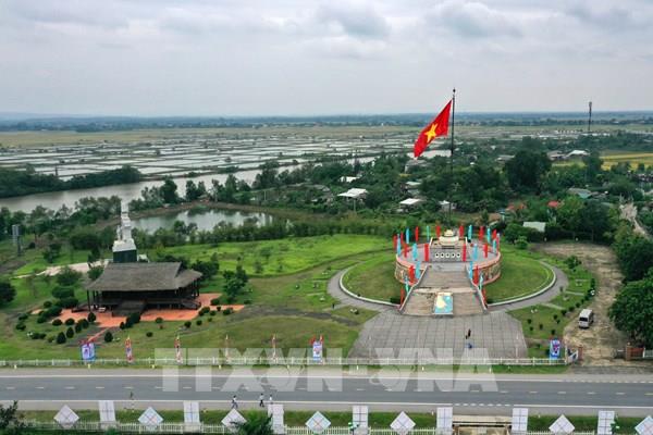 Ðôi bờ Hiền Lương - Bến Hải thắm sắc cờ ngày giải phóng