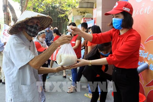 "Chợ Nhân đạo" hỗ trợ người gặp khó khăn do dịch COVID-19