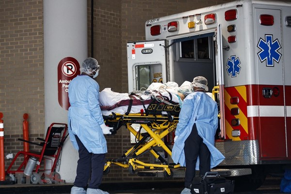 Mỹ cân nhắc xét nghiệm COVID-19 đối với hành khách hàng không