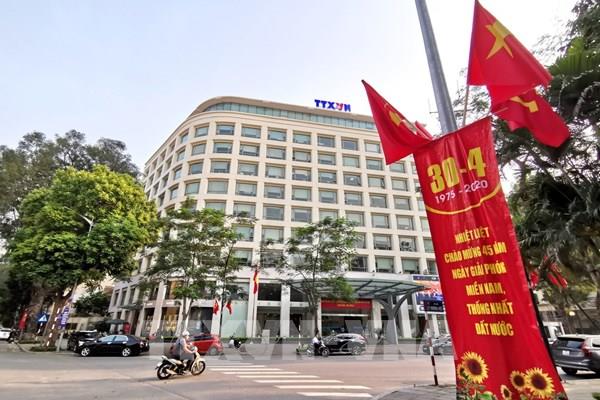 Rực rỡ cờ hoa nhân ngày thống nhất đất nước