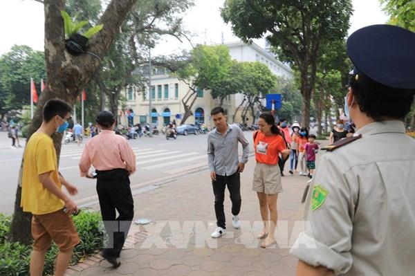 Vui chơi dịp nghỉ lễ 30/4-1/5, nhiều người dân lơ là quy định phòng, chống dịch