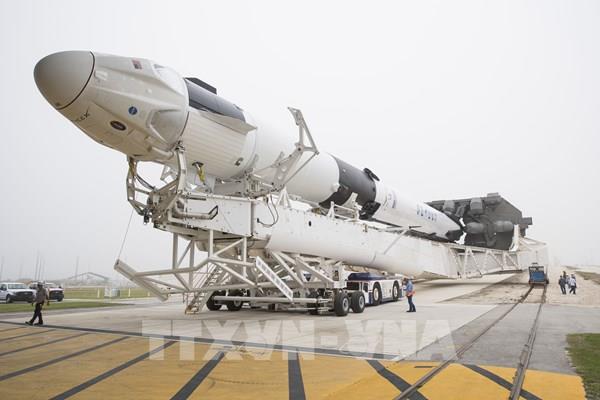 SpaceX phóng tàu vũ trụ lịch sử Crew Dragon