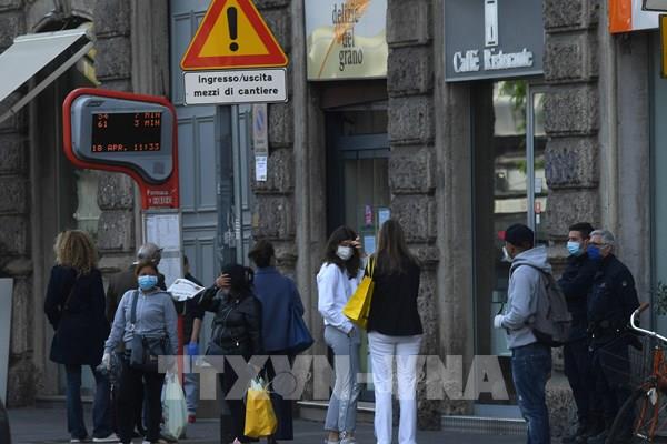 Ngành công nghiệp thời trang Italy tái khởi động trong “hy vọng và lo lắng”