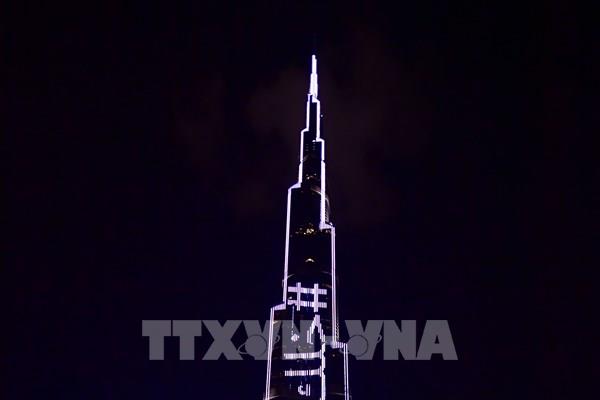 Tòa nhà cao nhất thế giới trở thành "hộp từ thiện" khổng lồ