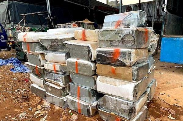 Phát hiện kho hàng điện lạnh cũ nhập lậu