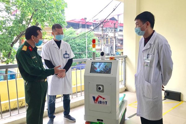 Việt Nam chế tạo nhiều robot y tế phục vụ chống dịch COVID-19