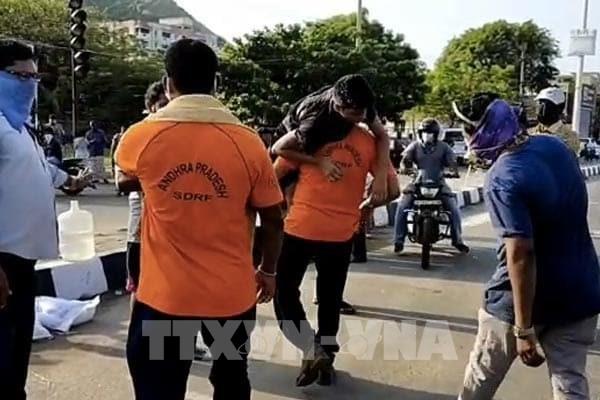 Rò rỉ khí độc nhà máy hóa chất ở Ấn Độ, hàng trăm người phải nhập viện