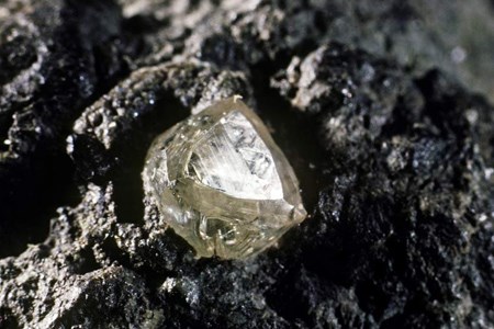 Angola tìm thấy viên kim cương nặng 171 carat