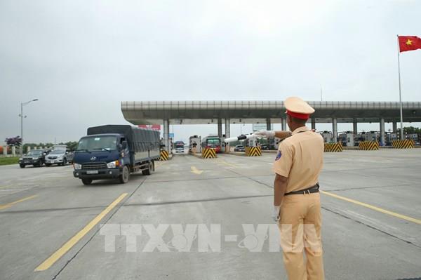 Cảnh sát giao thông phát hiện 5 người Trung Quốc nhập cảnh trái phép