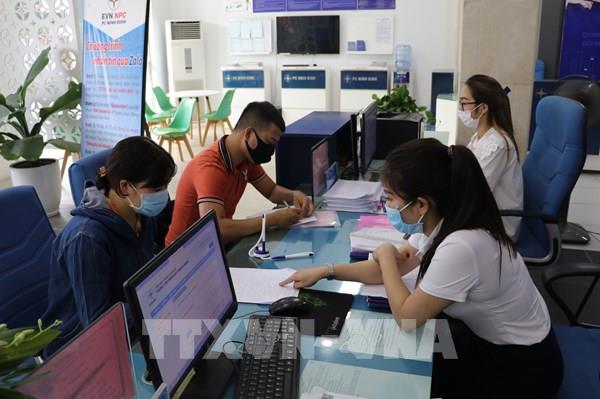 Điện lực Ninh Bình hỗ trợ giảm giá điện kịp thời tới khách hàng