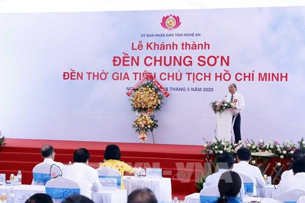 Thủ tướng cắt băng khánh thành Đền thờ gia tiên Chủ tịch Hồ Chí Minh tại Nghệ An