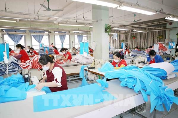 Doanh nghiệp dệt may "biến nguy thành cơ"