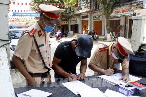 Hơn 2.000 trường hợp không đội mũ bảo hiểm bị phát hiện xử lý