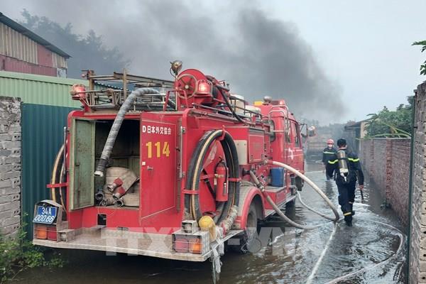 Cháy xưởng sản xuất bật lửa ở Hải Dương