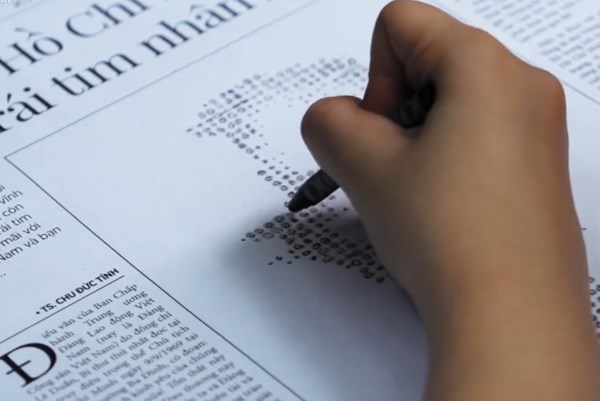 Kỷ niệm 130 năm Ngày sinh Chủ tịch Hồ Chí Minh: Vẽ chân dung Bác Hồ trên 10 tờ báo in