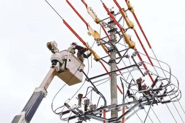 Giải pháp giảm áp lực cho thợ điện mùa nắng nóng