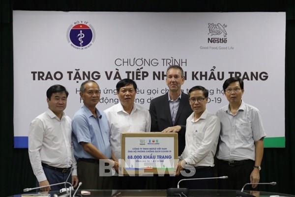 Nestlé Việt Nam ủng hộ Bộ Y tế 88.000 khẩu trang chống dịch bệnh COVID-19