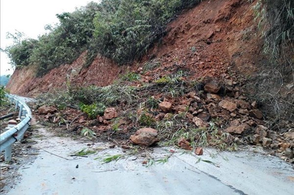 Bão số 1 suy yếu thành áp thấp nhiệt đới, nguy cơ cao sạt lở đất ở vùng núi