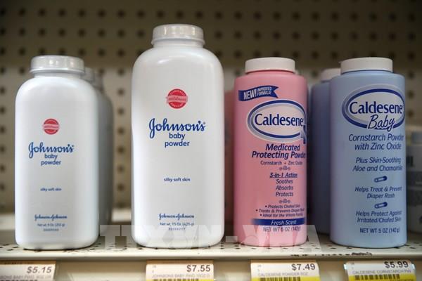 Johnson&Johnson có thể phải bồi thường gần 19 triệu USD vì các vụ kiện liên quan phấn rôm của hãng
