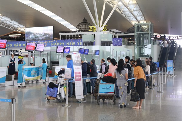 Cục Hàng không Việt Nam bất ngờ đề xuất chưa điều chỉnh khung giá dịch vụ vận chuyển