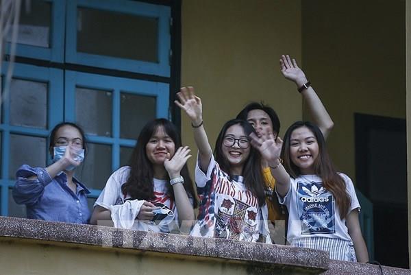 Dịch COVID-19: Hưng Yên bàn giao hơn 140 công dân hoàn thành cách ly