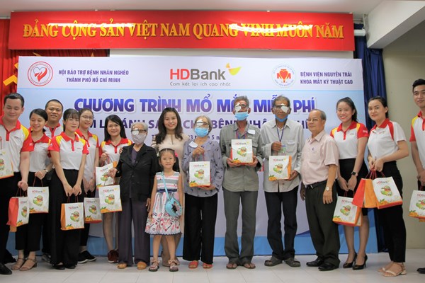 HDBank tiếp tục hành trình mang lại ánh sáng cho người nghèo