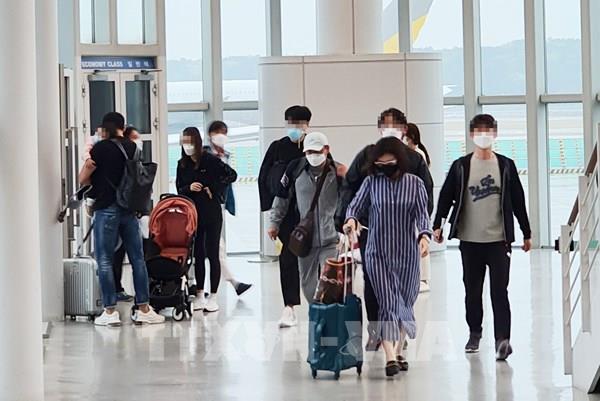 Hàn Quốc bắt buộc đeo khẩu trang khi sử dụng phương tiện công cộng