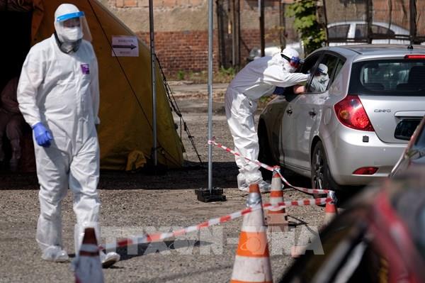 Ba Lan tuyên bố qua đỉnh dịch COVID-19