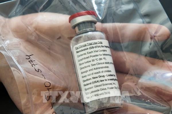 Anh sử dụng thuốc kháng virus Remdesivir trong phác đồ điều trị bệnh nhân COVID-19
