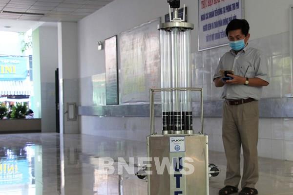 Sáng chế robot diệt khuẩn bằng tia UV