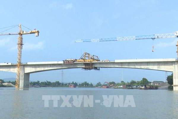 Hợp long cầu Mây nối huyện Kim Thành và thị xã Kinh Môn