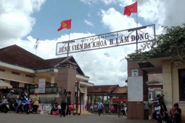 Lâm Đồng: Điện thoại đang sạc nổ, người đàn ông bị dập nát tay 