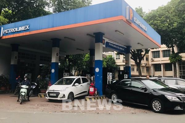 Petrolimex và PVOIL đảm bảo cung ứng đủ xăng dầu phục vụ khách hàng