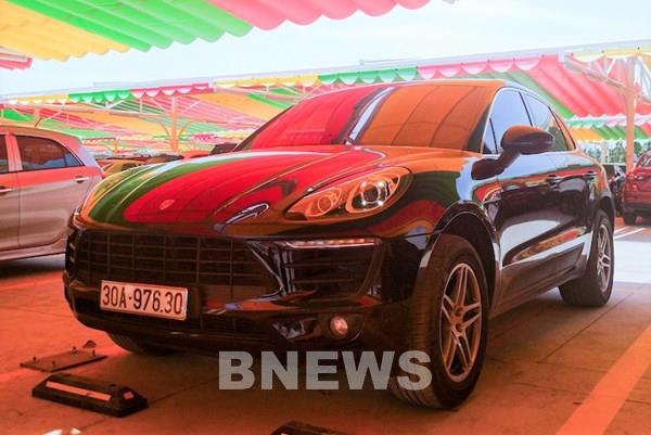 Đại gia Việt bán Porsche, Mercedes đổi lấy ô tô VinFast