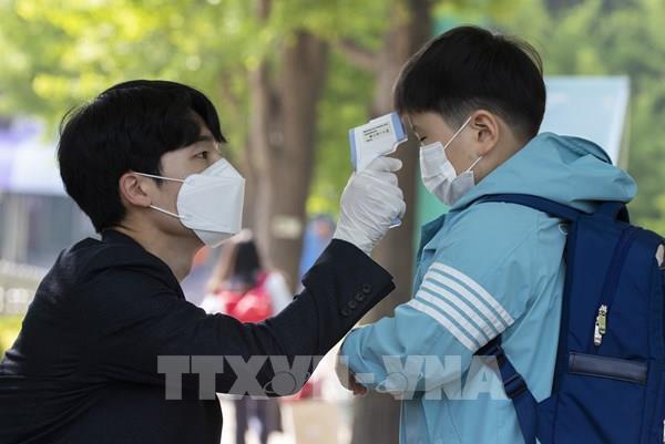 Dịch COVID-19: Hàn Quốc tái áp đặt một số biện pháp giãn cách xã hội