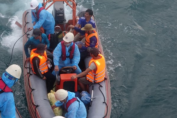 Cứu thành công 13 thuyền viên tàu BD 97938 TS bị chìm do đâm va