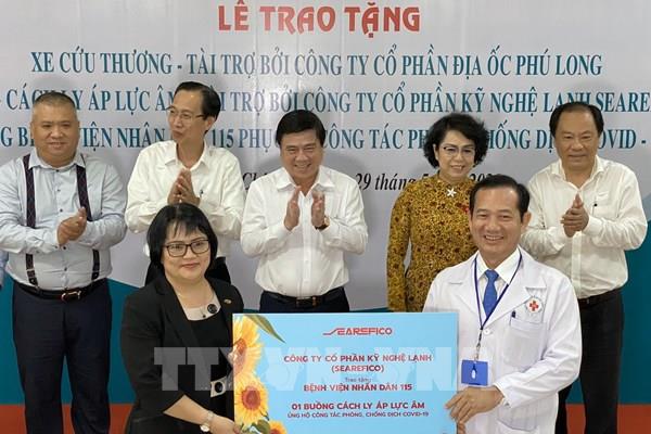Tp Hồ Chí Minh: Tặng thiết bị y tế chống dịch COVID-19 cho Bệnh viện Nhân dân 115
