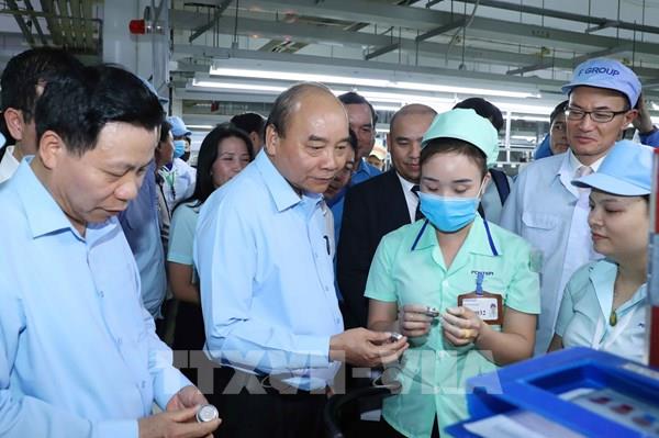 Thủ tướng Nguyễn Xuân Phúc đối thoại với công nhân