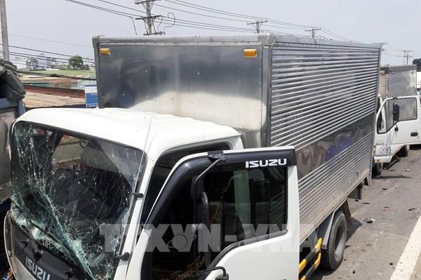 9 xe ô tô đâm nhau liên hoàn trên quốc lộ 1A, một người tử vong