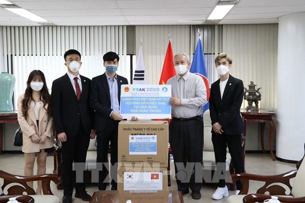 Trao tặng 25.000 khẩu trang cho cộng đồng người Việt Nam tại Hàn Quốc