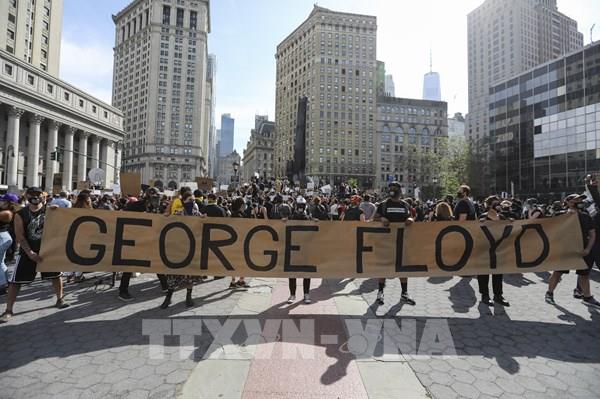 Thành phố New York áp đặt lệnh giới nghiêm