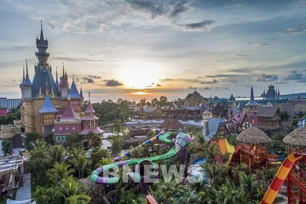 Khai trương công viên chủ đề lớn nhất Việt Nam - VinWonders Phú Quốc