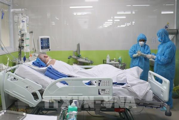 Dịch COVID-19: Phổi trái bệnh nhân phi công người Anh đã thông khí trên 50%