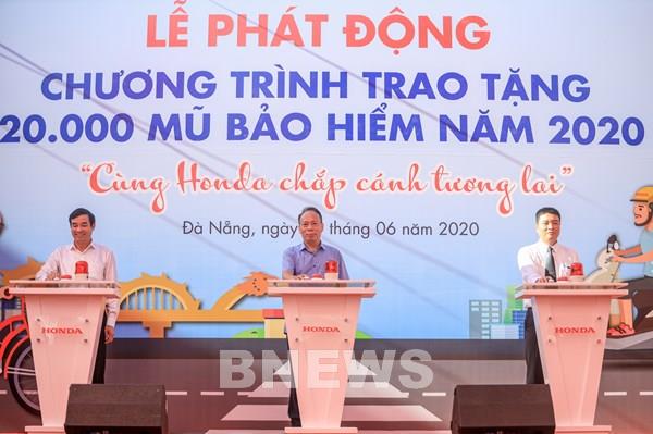Phát động chương trình tặng 20.000 mũ bảo hiểm “Cùng Honda chắp cánh tương lai”