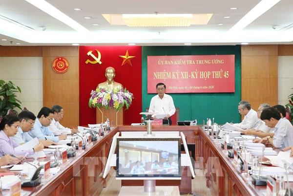 Đề nghị Bộ Chính trị xem xét, thi hành kỷ luật Bí thư Tỉnh ủy Quảng Ngãi Lê Viết Chữ