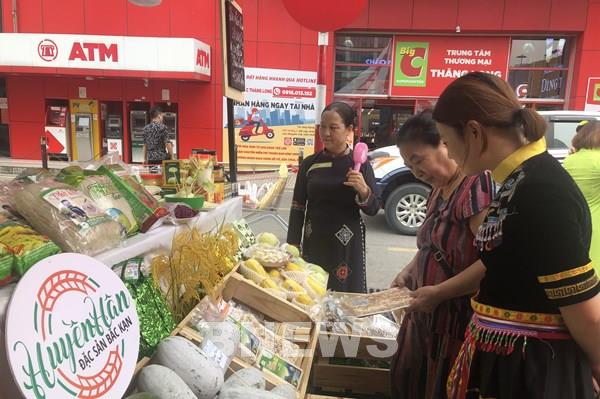 Khai mạc Chợ phiên nông sản cuối tuần